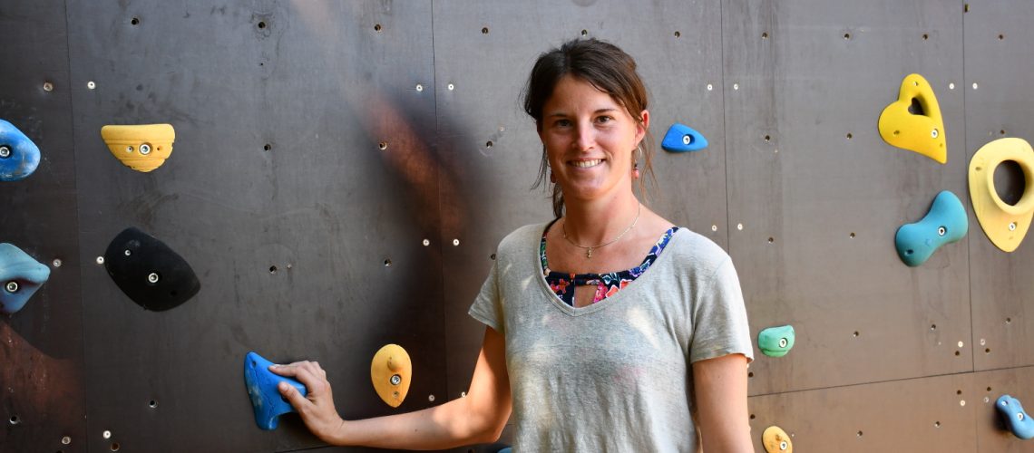 web-Nicole Ernst-neue Leiterin KistE vor neuer Kletterwand